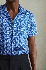 Reiss Bright Blue/White Tintipan Printed Cuban Collar Shirt - Image 4 of 6