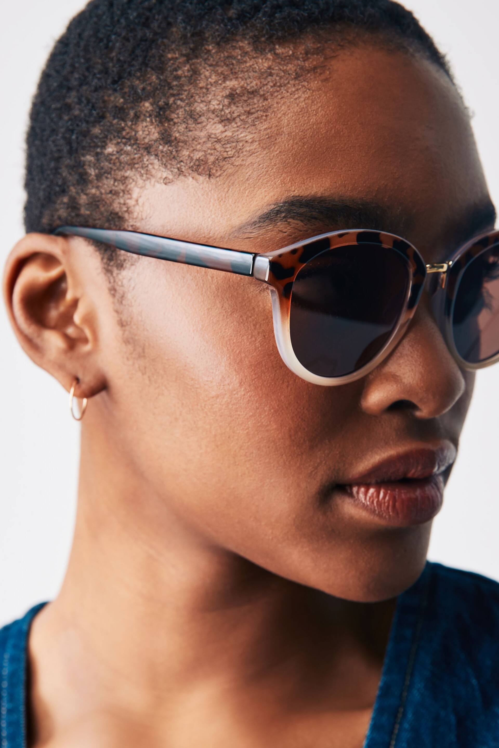 Tortoiseshell Brown Round Sunglasses - Image 2 of 5