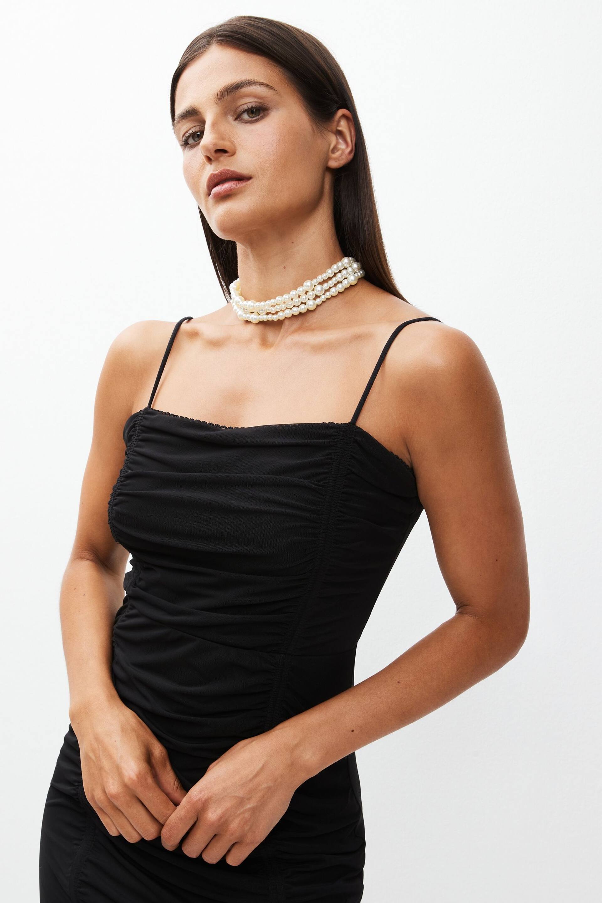 White Three Row Pearl Choker - Image 3 of 6