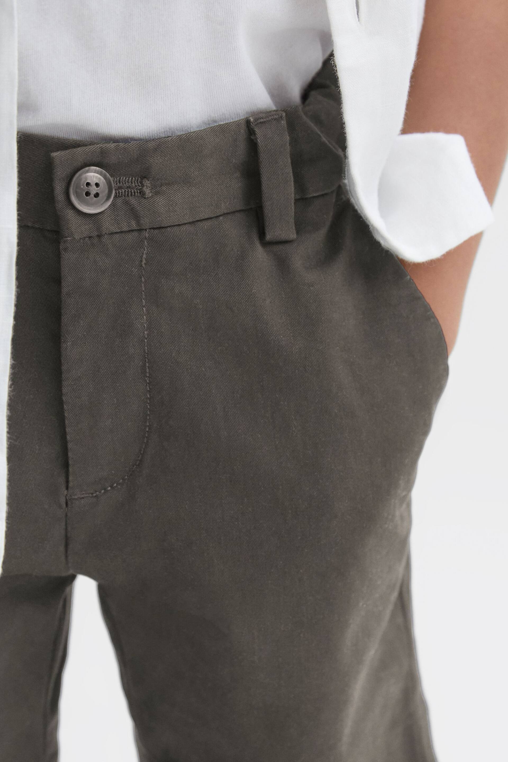 Reiss Khaki Wicket Senior Casual Chino Shorts - Image 1 of 6