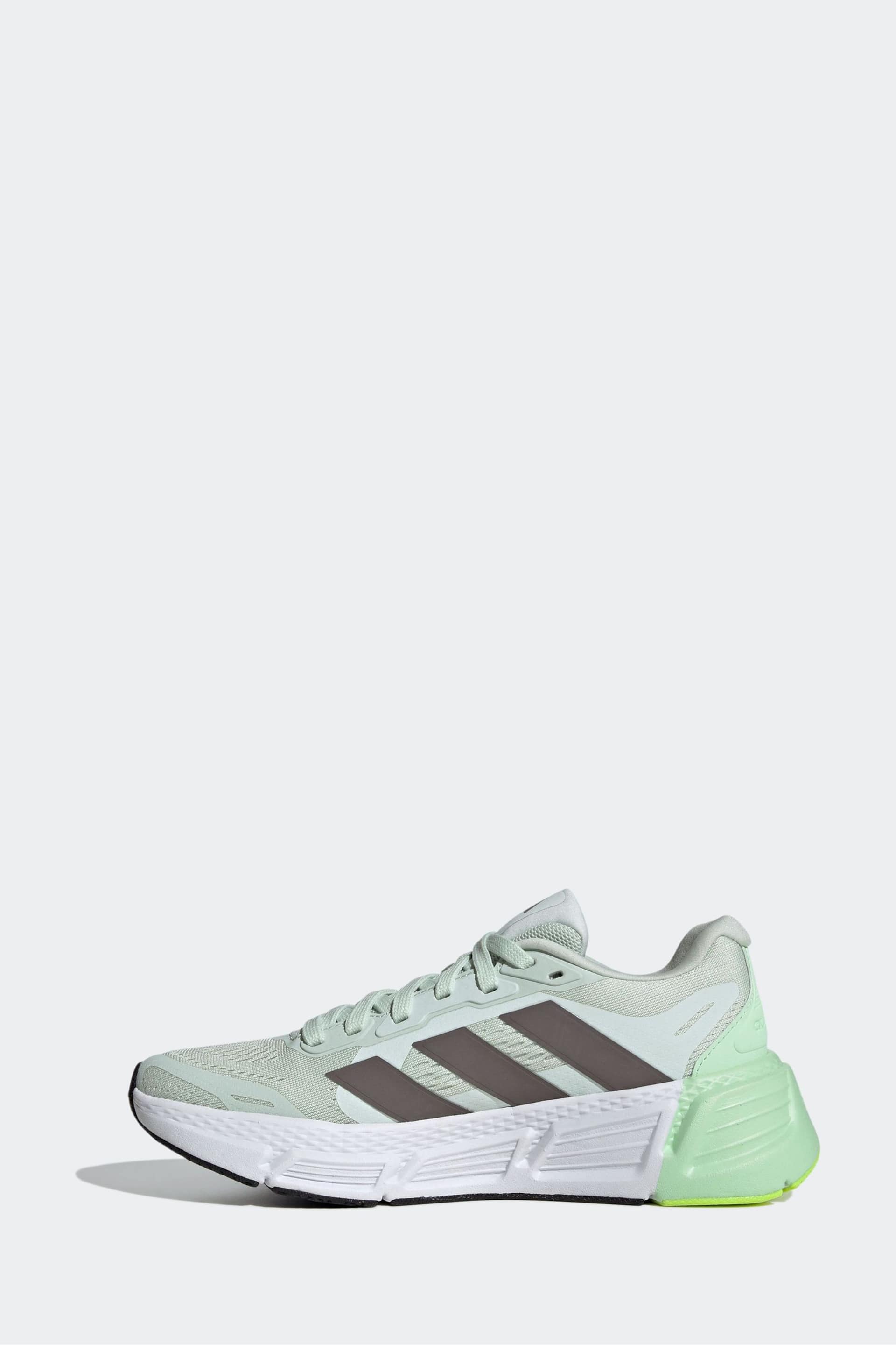 adidas Green Questar Trainers - Image 2 of 9