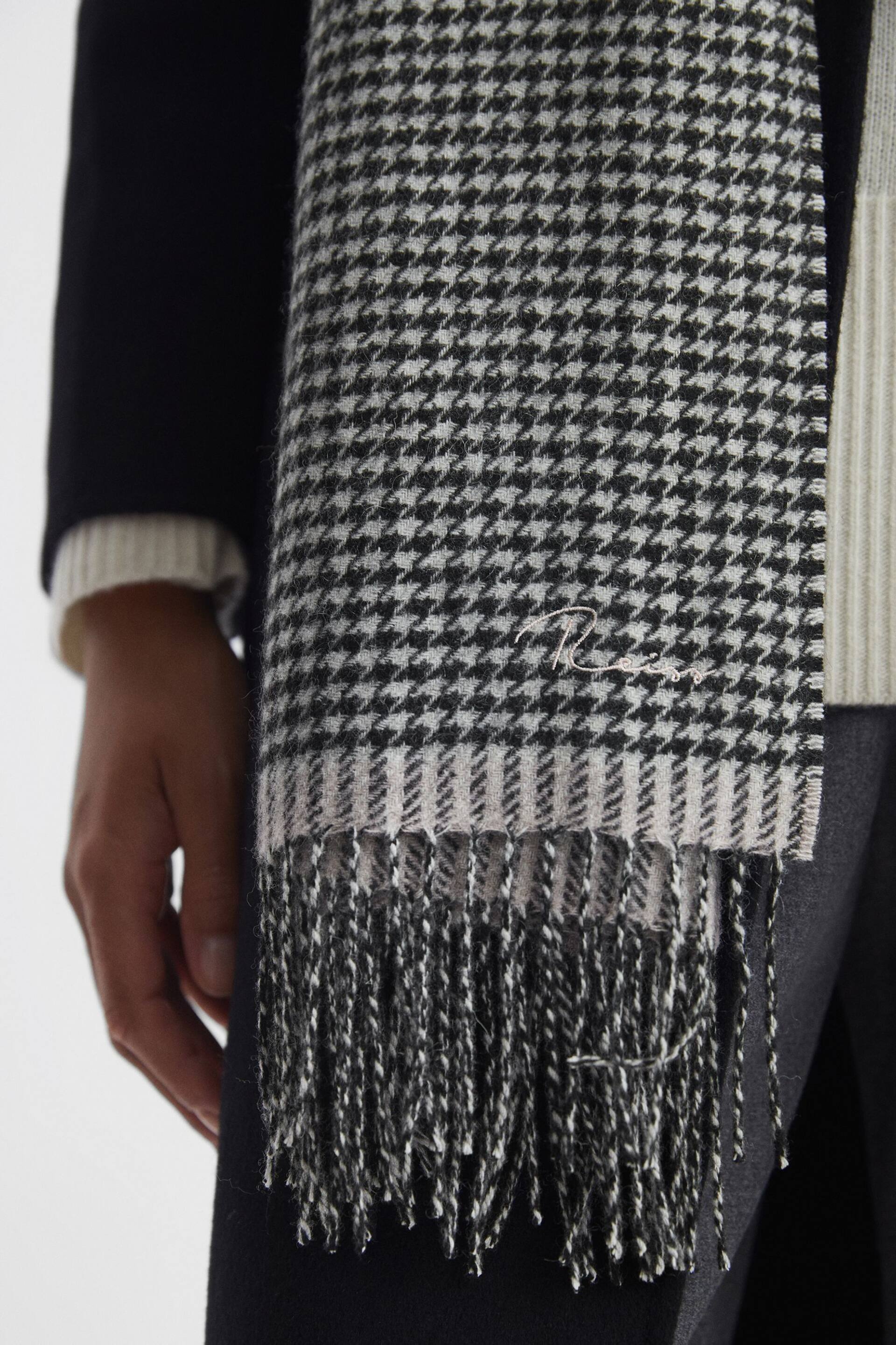 Reiss Black/White Victoria Wool Blend Dogtooth Embroidered Scarf - Image 3 of 5