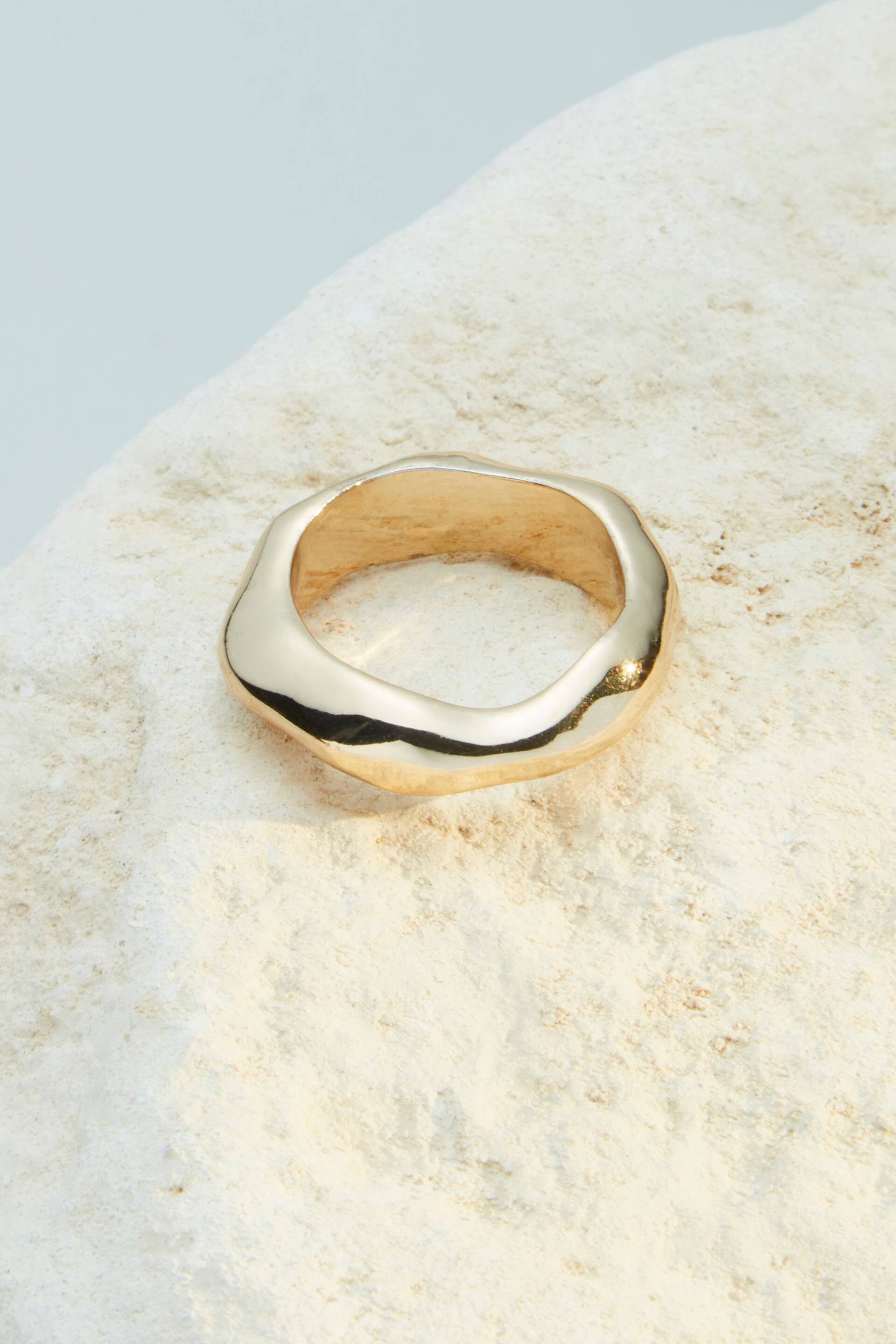 10 Carat Gold Plated N. Premium Chunky Ring Pack Made With Recycled Brass - Image 3 of 4
