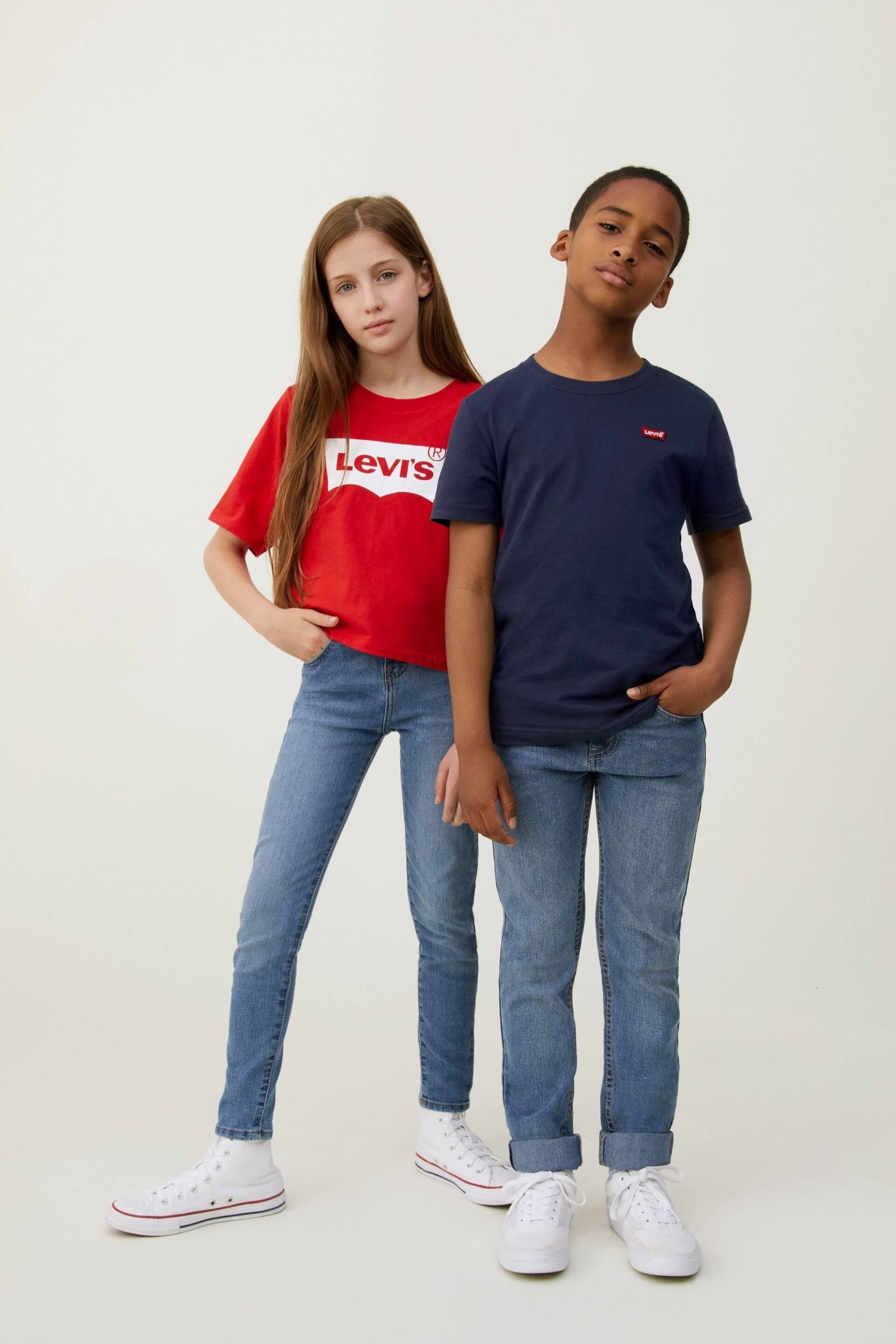 Levi's® Red High Rise Cropped Batwing Logo T-Shirt - Image 3 of 8