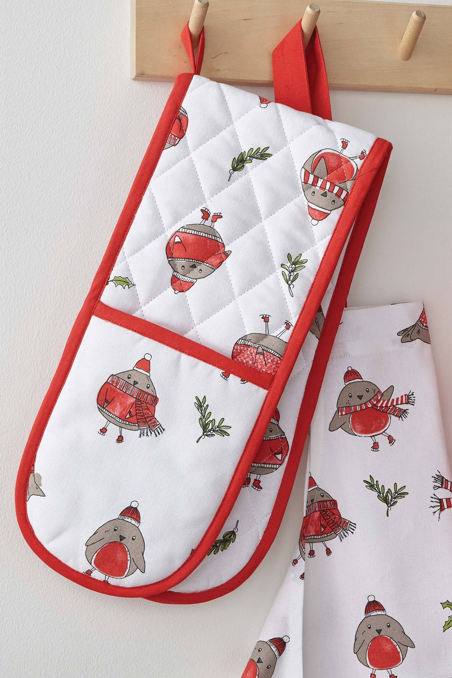 Catherine Lansfield Red Red Christmas Robins Double Oven Gloves - Image 1 of 3