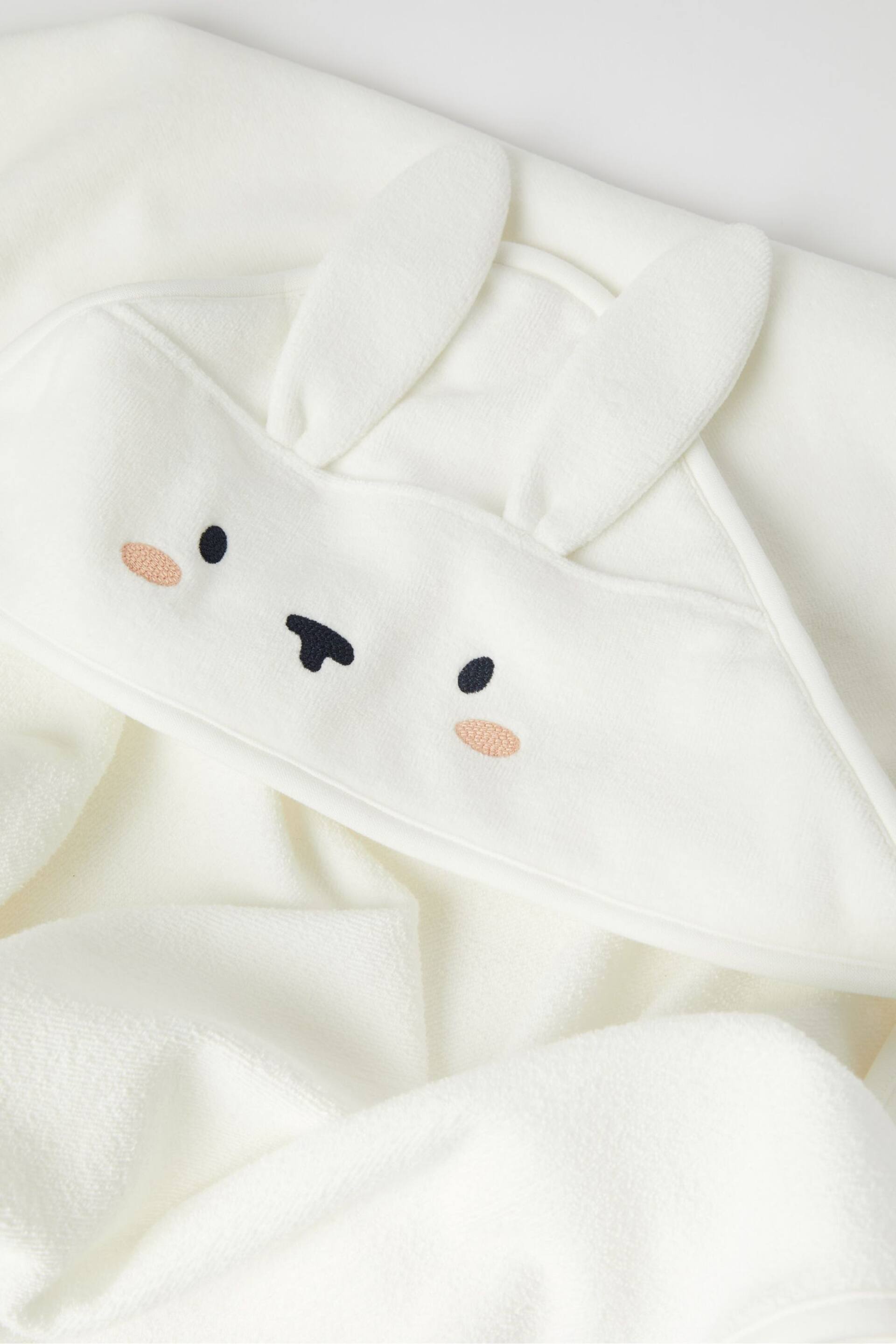 Polarn O Pyret Organic Cotton Hooded White Towel - Image 3 of 3