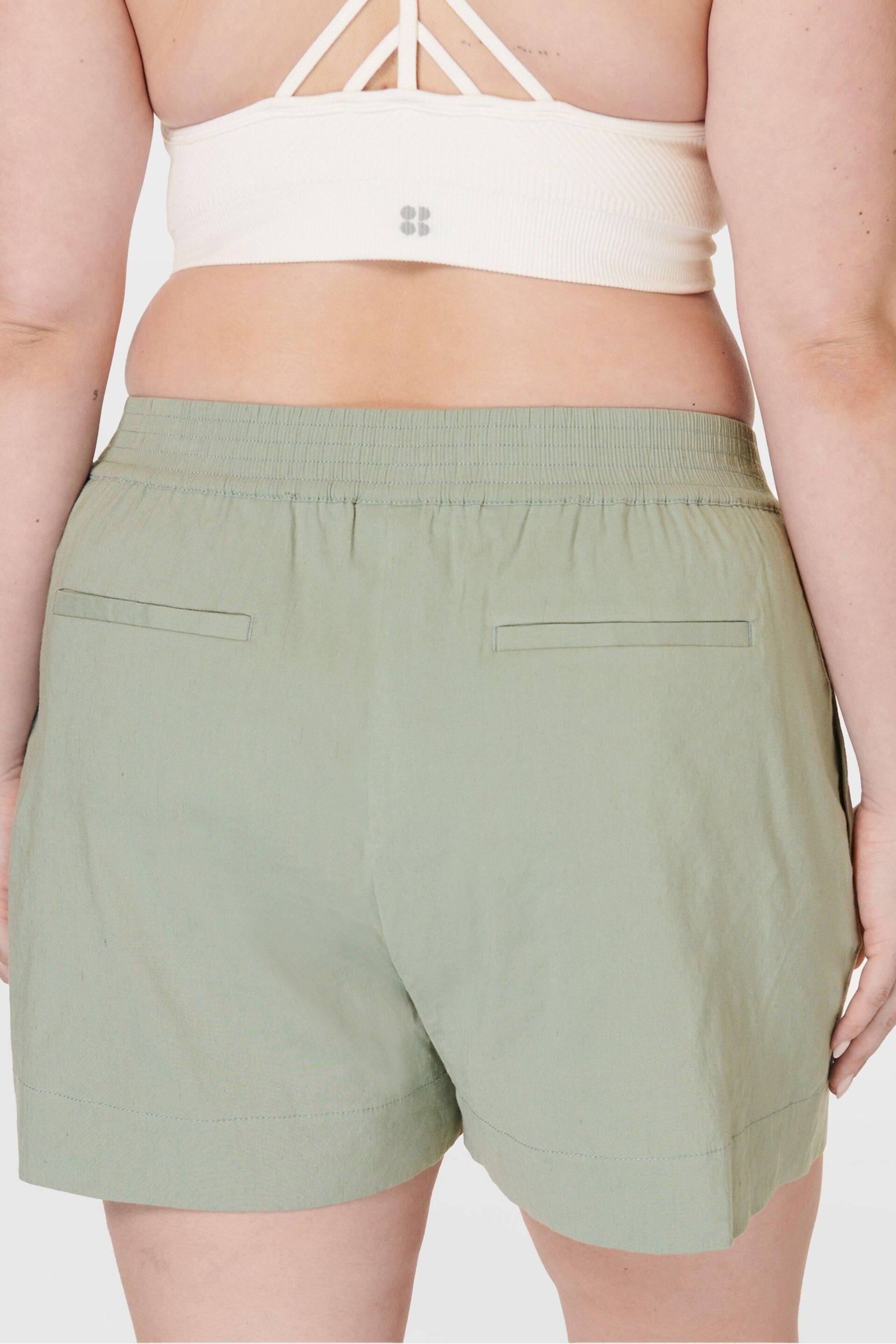 Sweaty Betty Savannah Green Summer Stretch Linen Shorts - Image 3 of 6