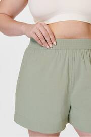 Sweaty Betty Savannah Green Summer Stretch Linen Shorts - Image 5 of 6