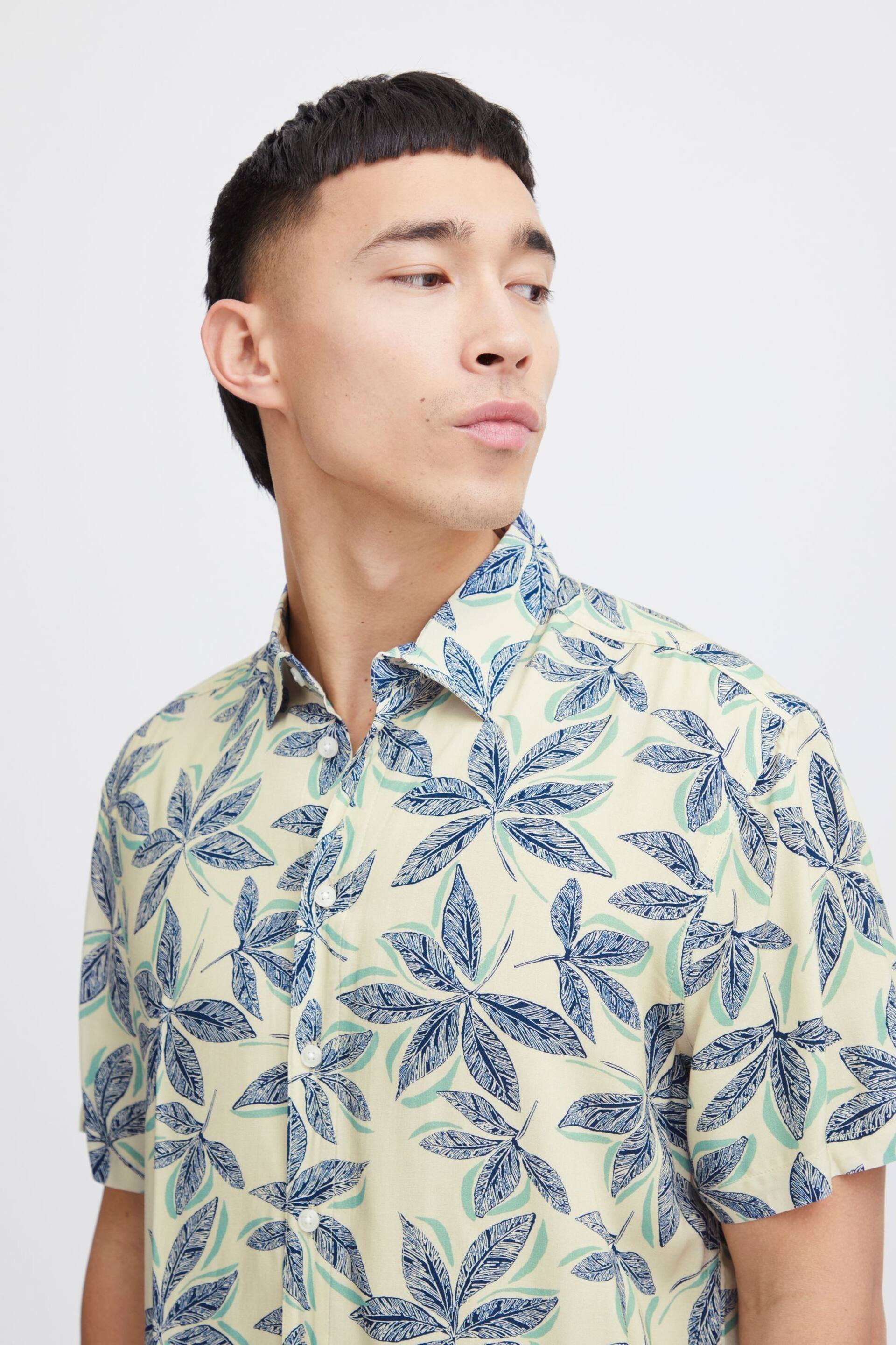 Blend Cream Leaf Print Short Sleeve Shirt - Image 4 of 5