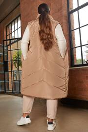 Chi Chi London Brown Diamond Quilt Detail Longline Padded Gilet - Image 2 of 4