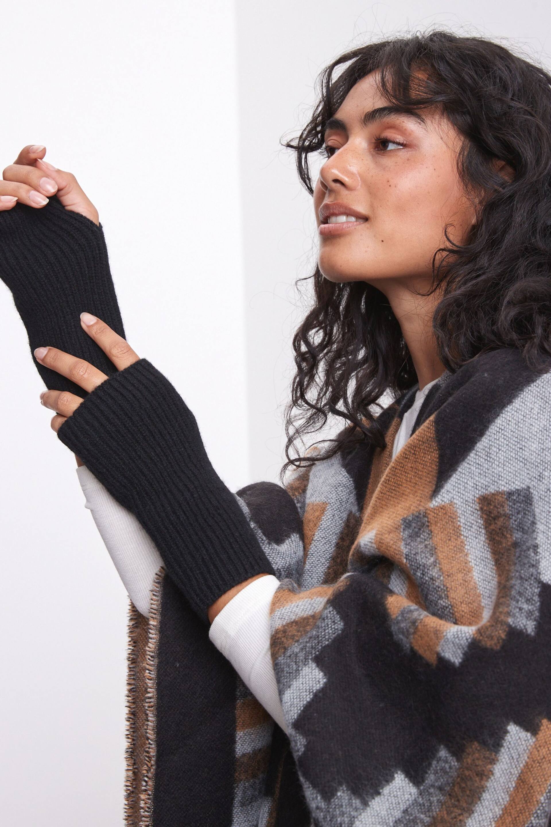 Black Collection Luxe 30% Cashmere Handwarmer Gloves - Image 2 of 4
