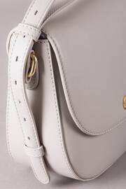 Lakeland Leather Grey Tarnbeck Leather Saddle Bag - Image 4 of 8
