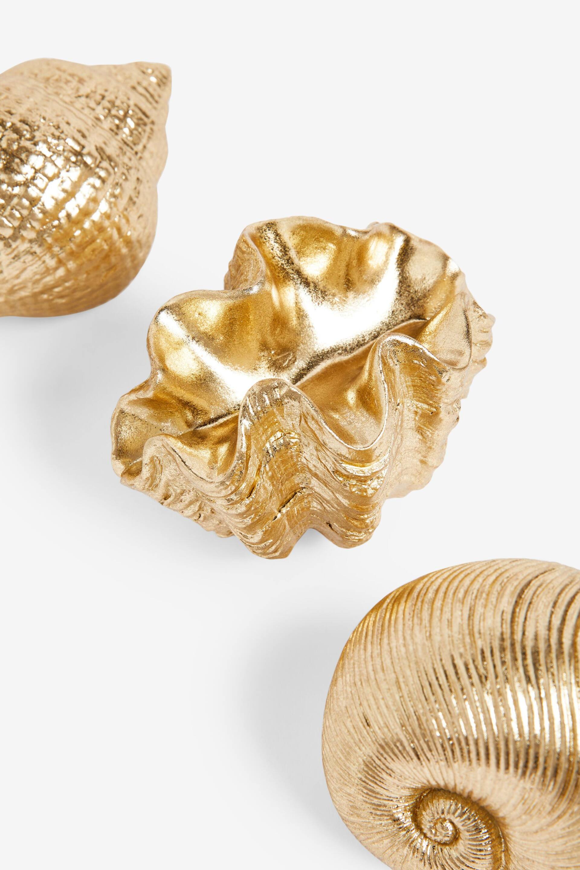 Set of 3 Gold Shell Ornaments - Image 2 of 5