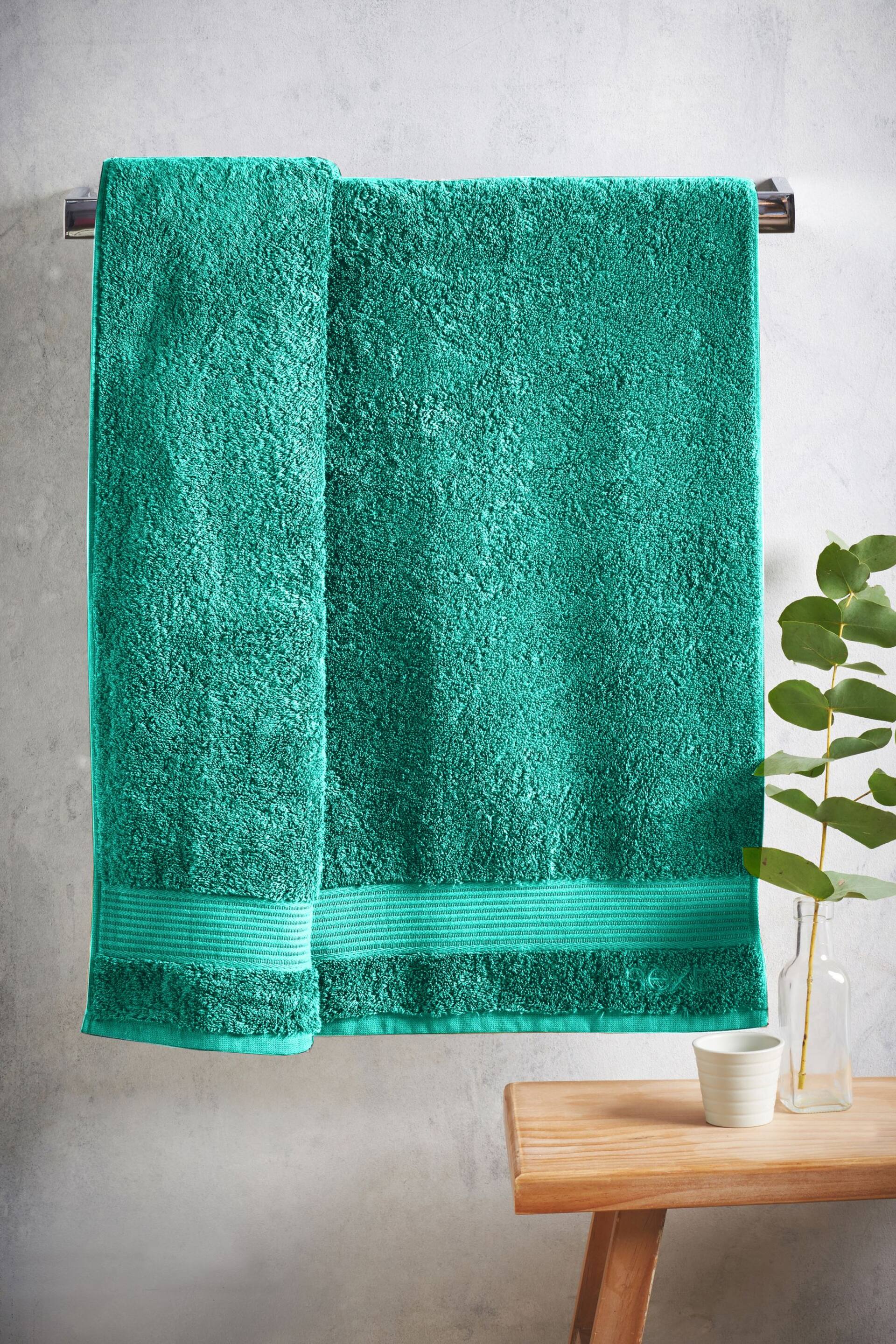 Green Bright Egyptian Cotton Towel - Image 2 of 4