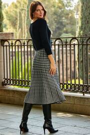 Sosandar Black Boat Neck Houndstooth Fit N Flare Knit Dress - Image 2 of 3