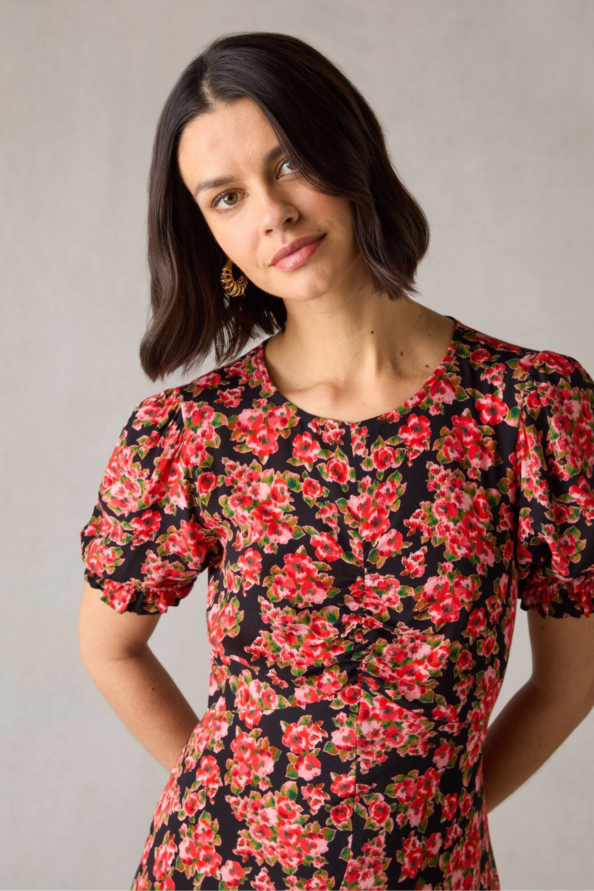 Ro&Zo Petite Red Rose Print Ruched Front Midi Dress - Image 3 of 5