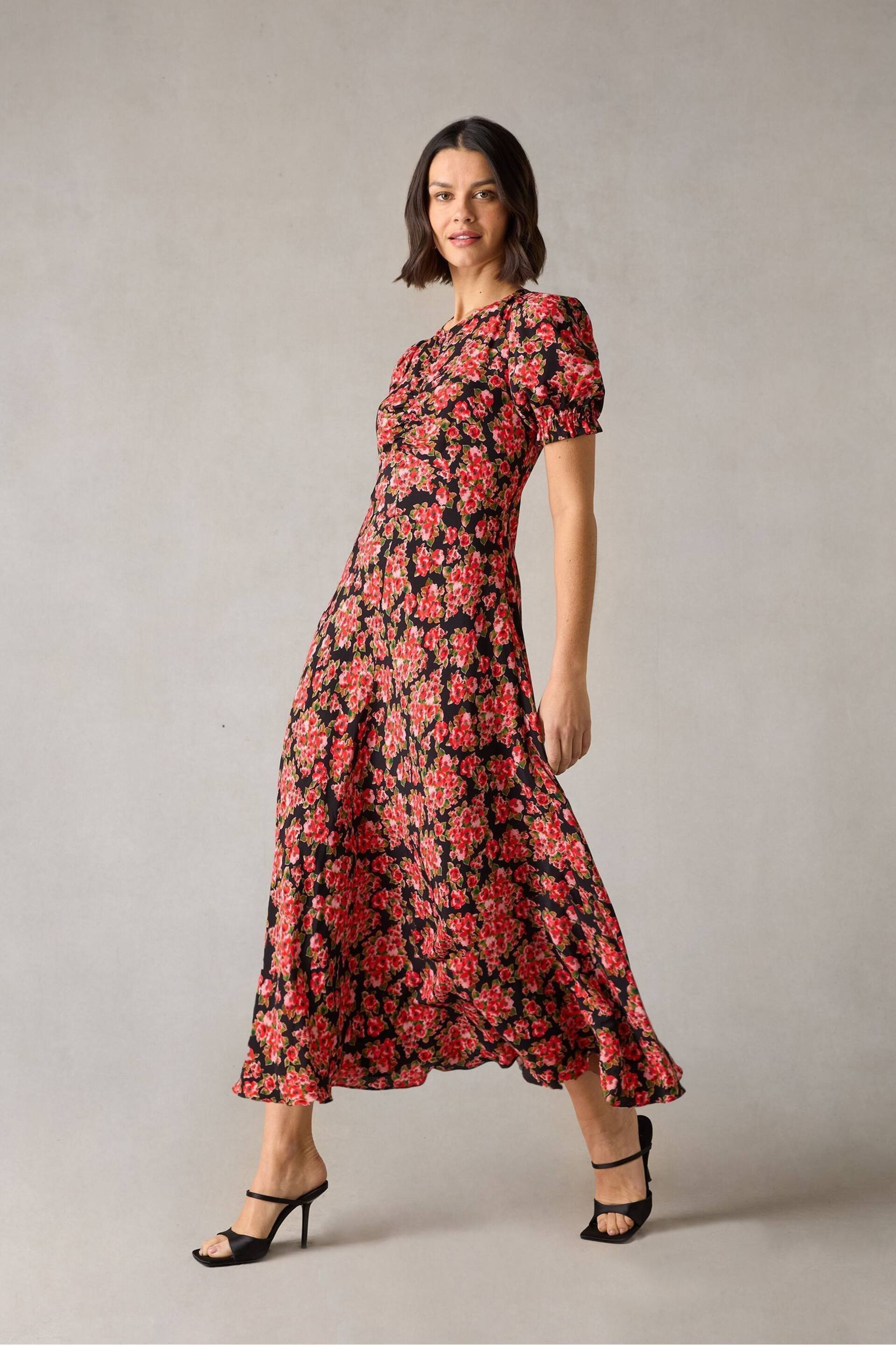 Ro&Zo Petite Red Rose Print Ruched Front Midi Dress - Image 4 of 5