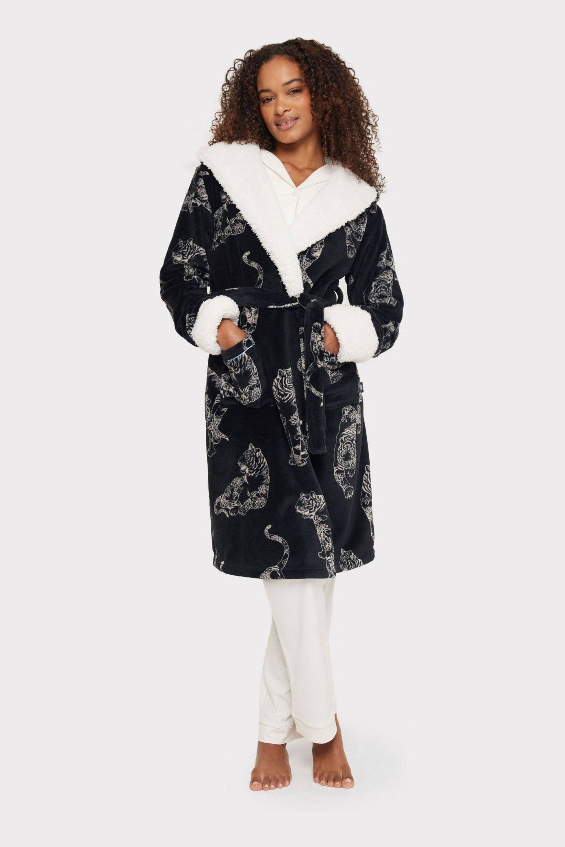 Chelsea Peers Black Curve Fleece Linear Tiger Print Dressing Gown - Image 3 of 5