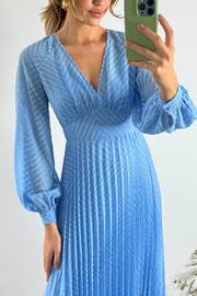 Style Cheat Blue Dannica Pleated Balloon Sleeve Maxi Dress - Image 4 of 4