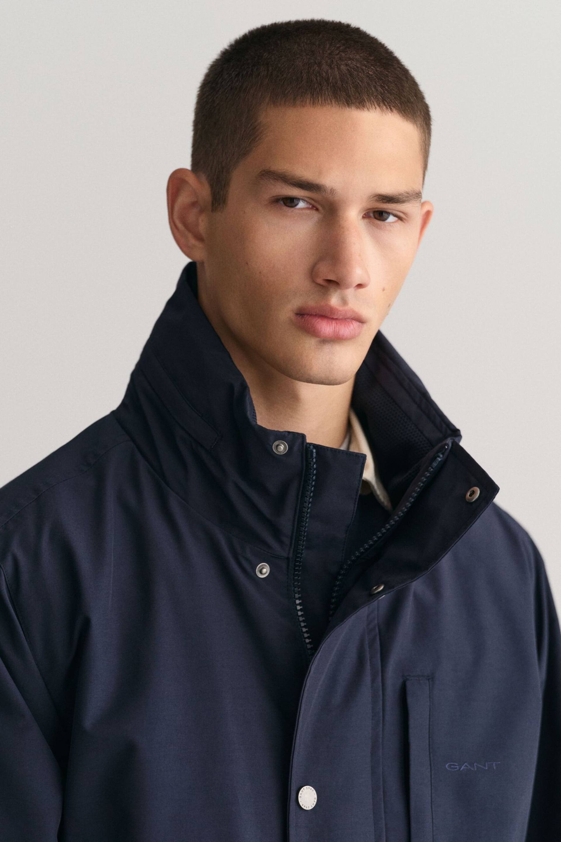 GANT Lightweight Water Repellent Mist Jacket - Image 4 of 12