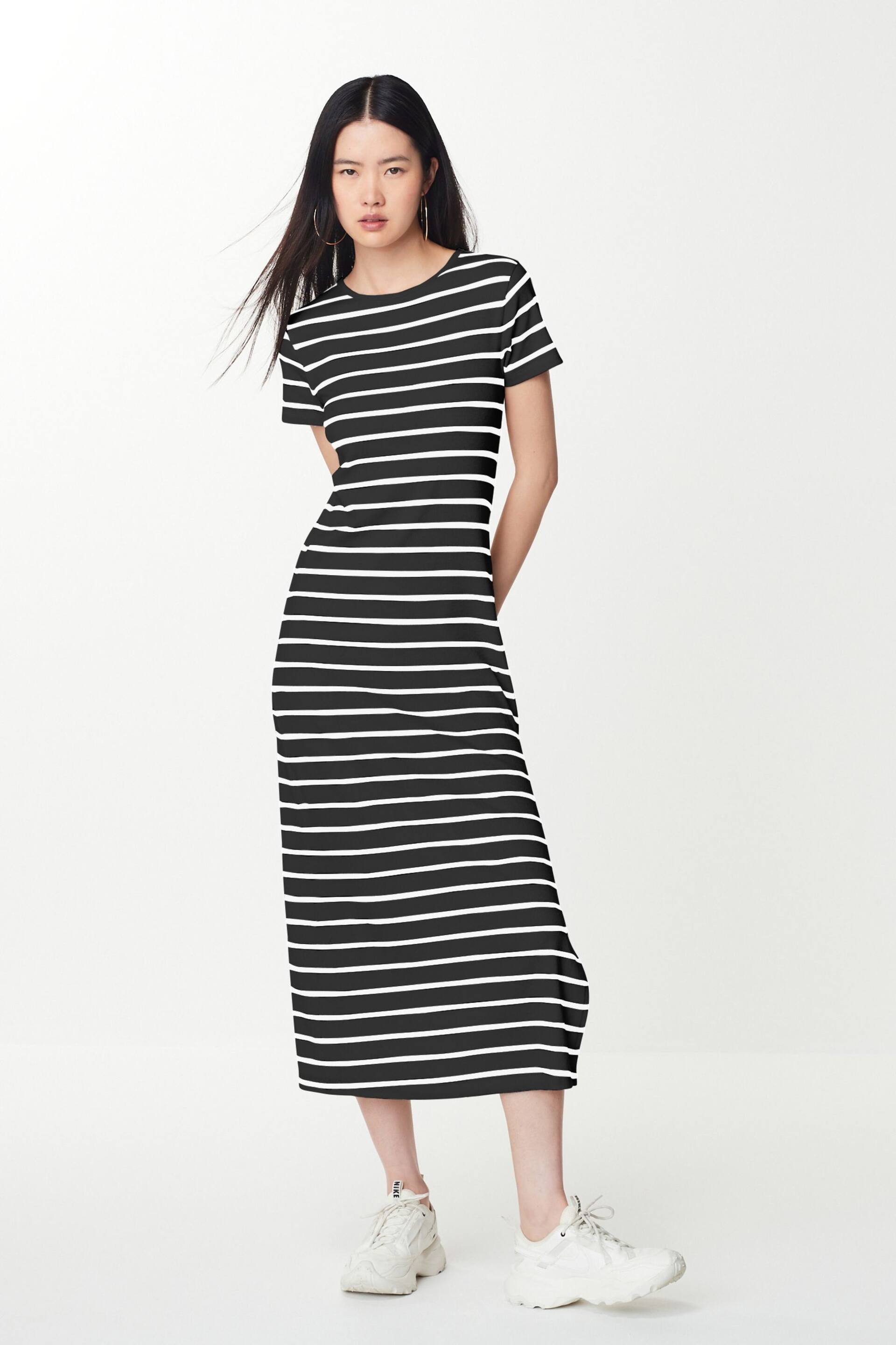 Black/White Ribbed T-Shirt Style Column Maxi Dress With Slit Detail - Image 2 of 7