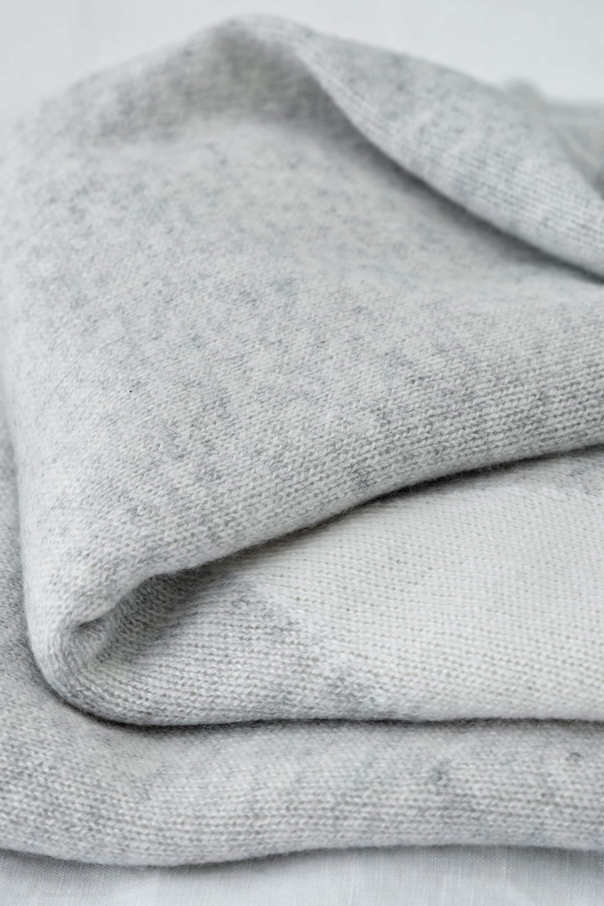 The White Company Baby Grey Star Luxury Cashmere Blanket - Image 2 of 4