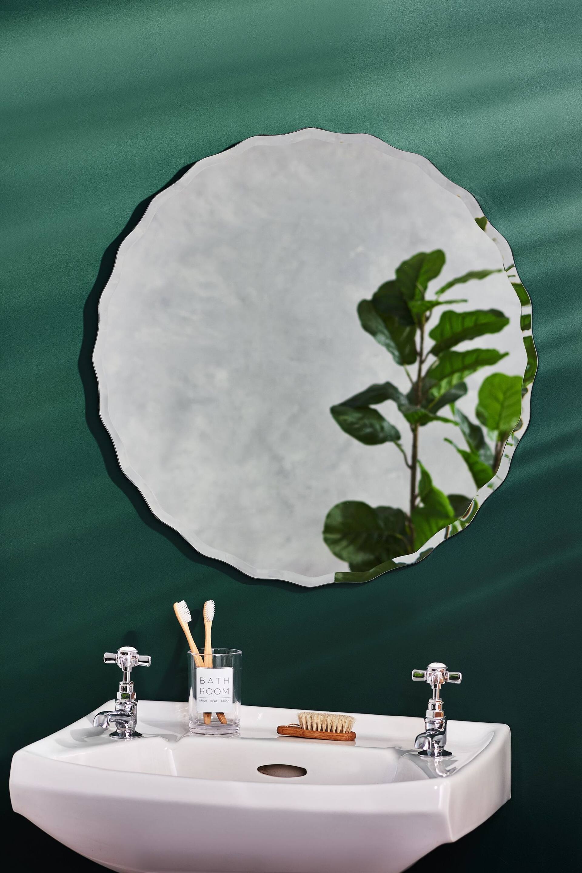 Clear Scalloped Round Wall Mirror 60x60cm - Image 2 of 7
