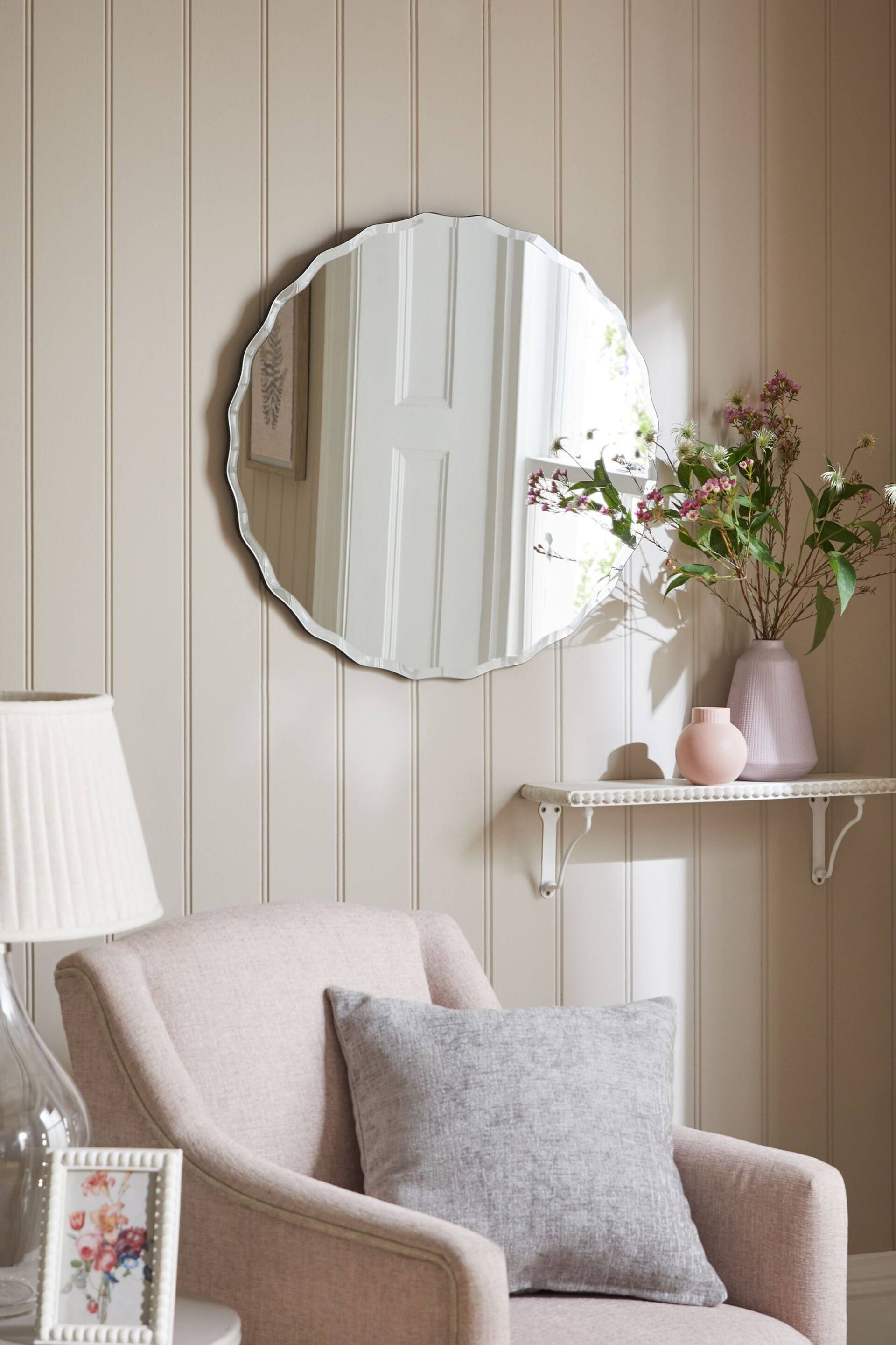 Clear Scalloped Round Wall Mirror 60x60cm - Image 4 of 7