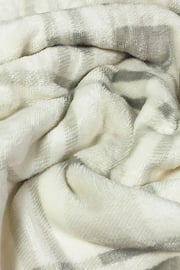 furn. Natural Teddy Blake Check Fleece Throw - Image 4 of 4